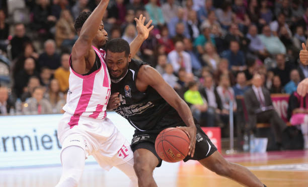 强悍的防守 强悍的防守